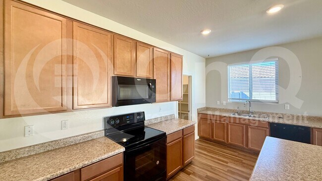 Building Photo - 5215 S 18th Pl