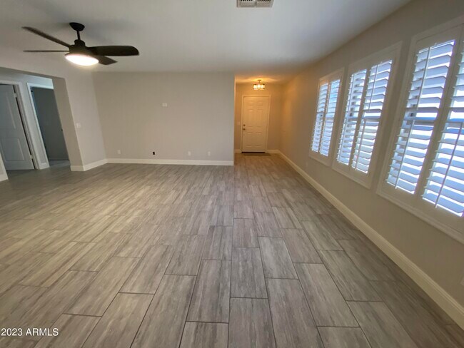 Building Photo - 10541 W Angels Ln
