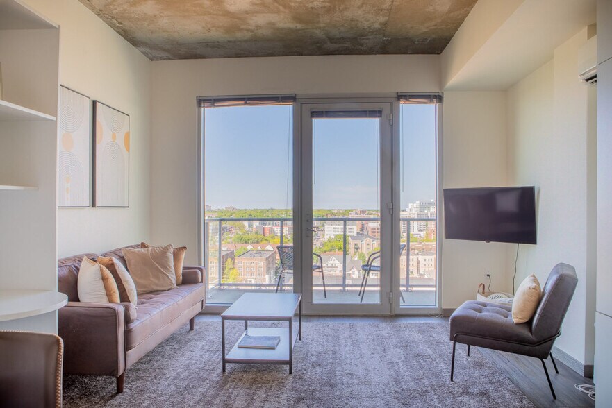 Building Photo - 1840 N Farwell Ave