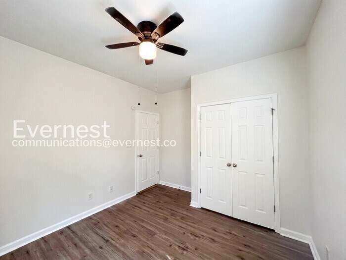 Building Photo - 157 Little St SE