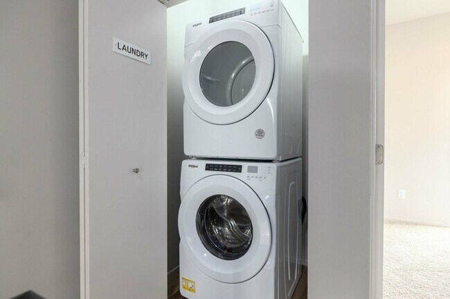 Building Photo - 910 21st St