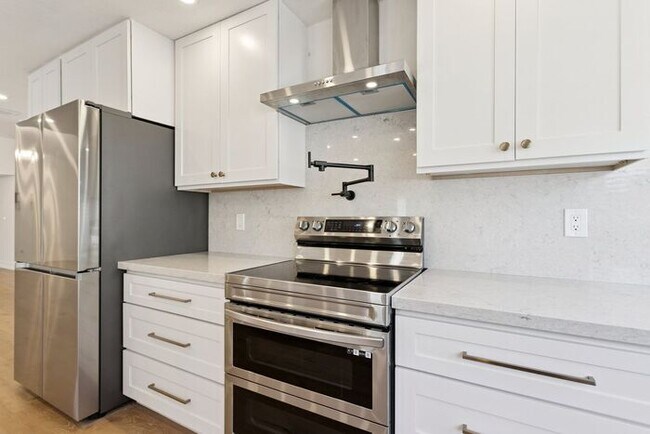 Building Photo - 923 N 59th St