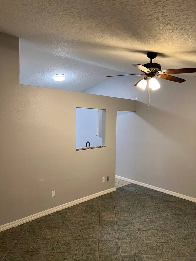 Building Photo - 10128 Portale Ave