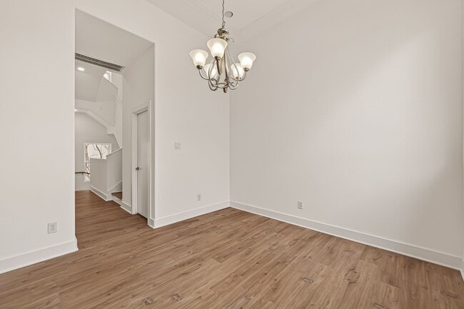 Building Photo - 724 Ruthven St