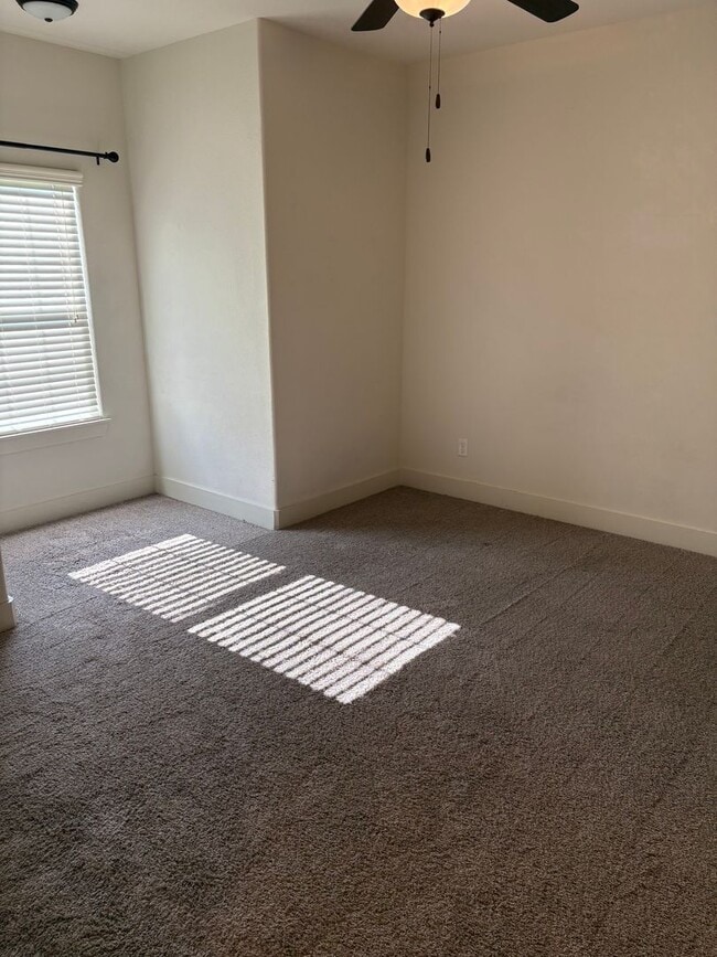Building Photo - BEAUTIFUL HOME IN GREAT LOCATION!