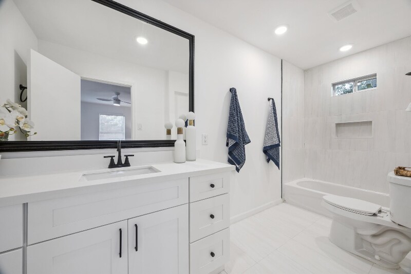 Building Photo - 9206 St Lo Rd