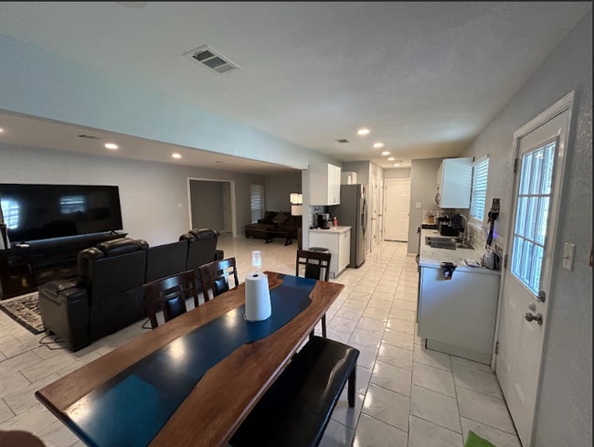 Building Photo - 8303 Coastway Ln