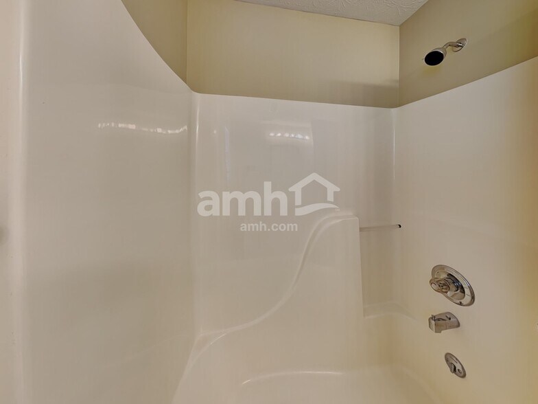 Building Photo - 8428 Stratford Ct