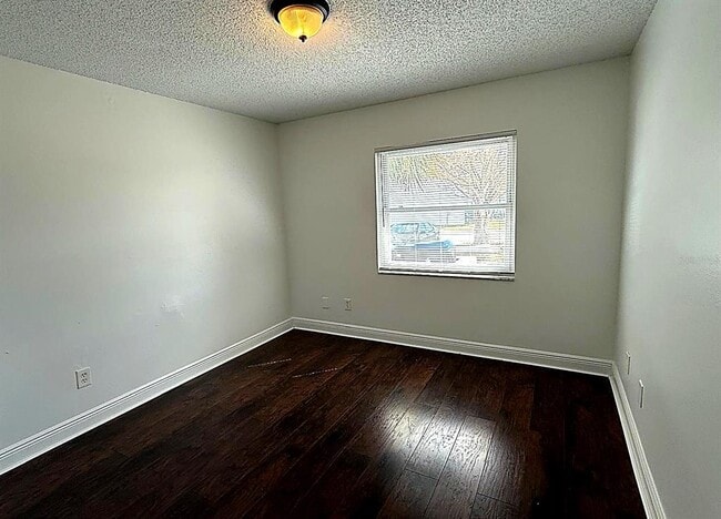 Building Photo - 2709 Sunbury St