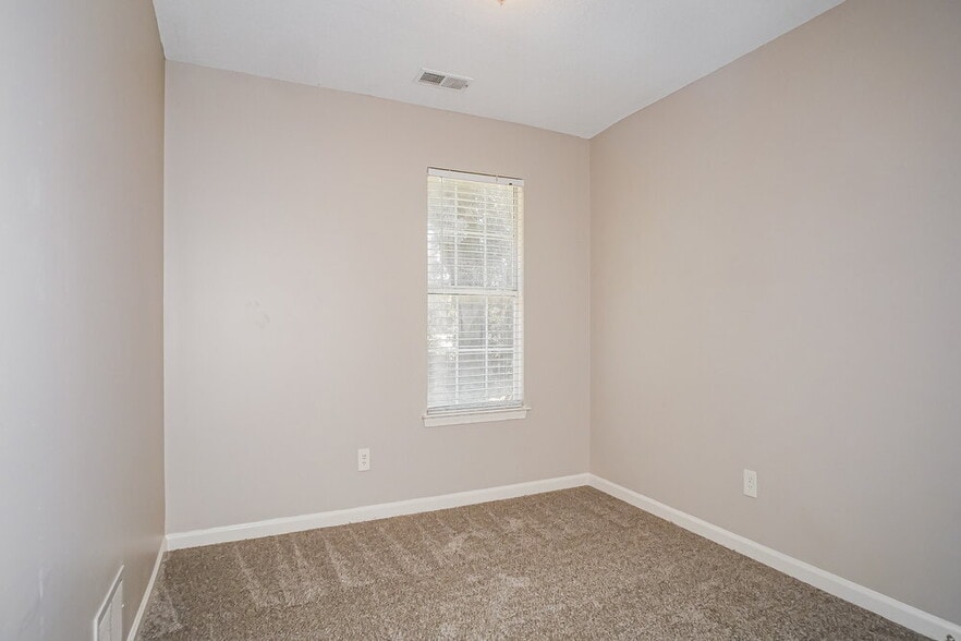 Building Photo - 5540 Mary Ln