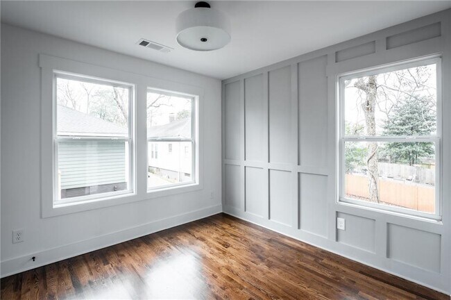 Building Photo - 465 Hemlock Cir SE