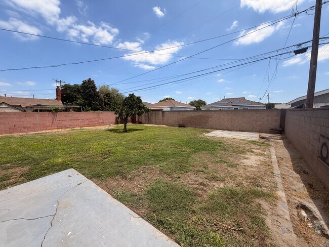 Building Photo - Remodeled 3 Bedroom Norwalk House For Rent!