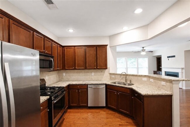Building Photo - 2132 Greencrest Cir