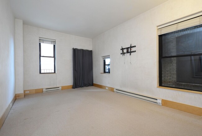 Building Photo - Beautiful Condo in Prime Minneapolis Locat...