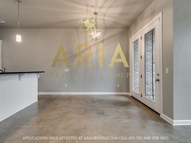 Building Photo - West Norman Urban Contemporary 3 Bed/2.5 Bath West Main Lofts Townhome Available Now!