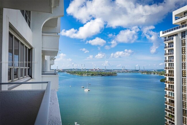 Primary Photo - 11 Island Ave