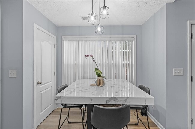 Building Photo - 40 Pine Shadow Cir