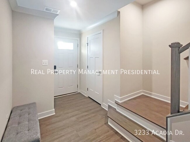 Building Photo - 3233 Acadia Dr