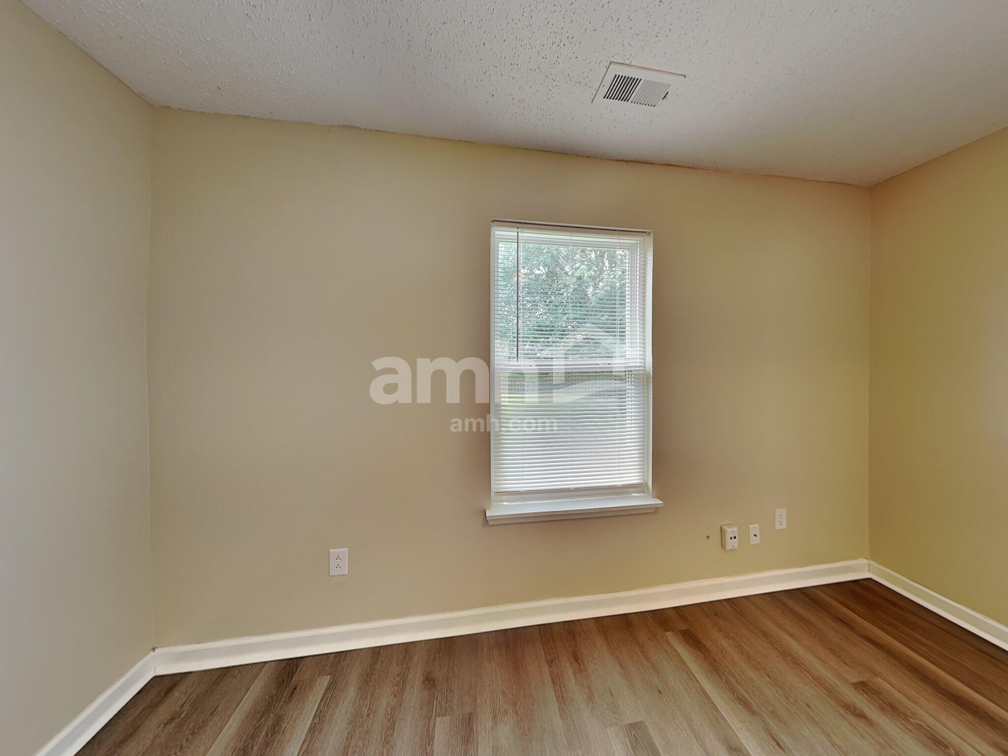 Building Photo - 8039 Red Barn Ct