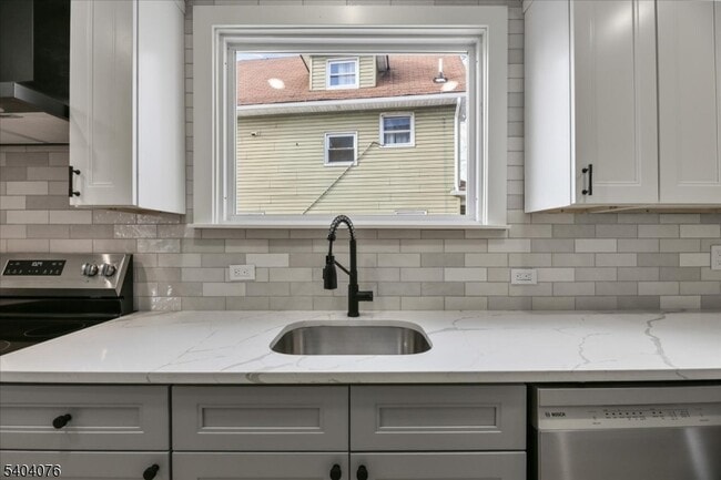 Building Photo - 143 Johnston Ave