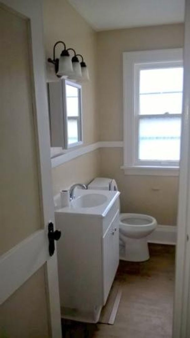 Building Photo - 3421 E 143rd St