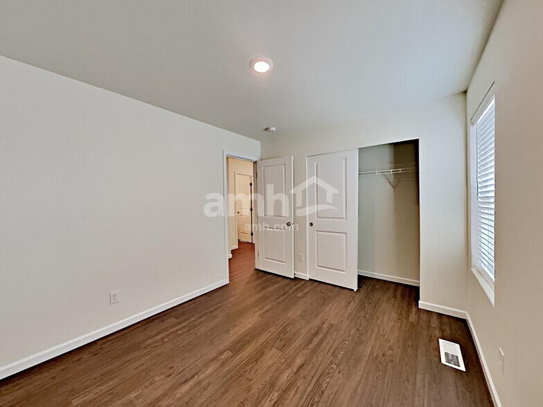 Building Photo - 2323 NW Matteo Dr