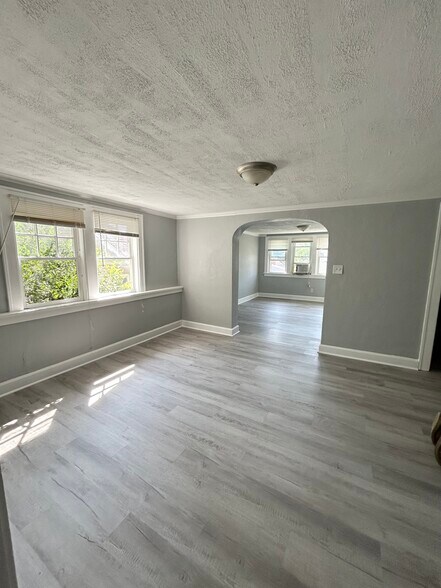 Building Photo - 3557 Evergreen Ave