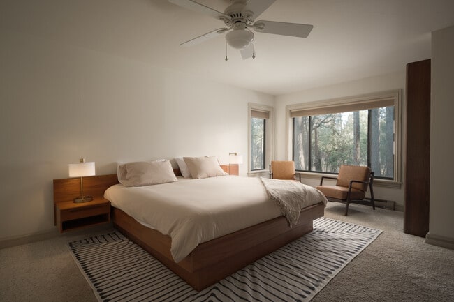 Building Photo - 2237 Lockwood Dr