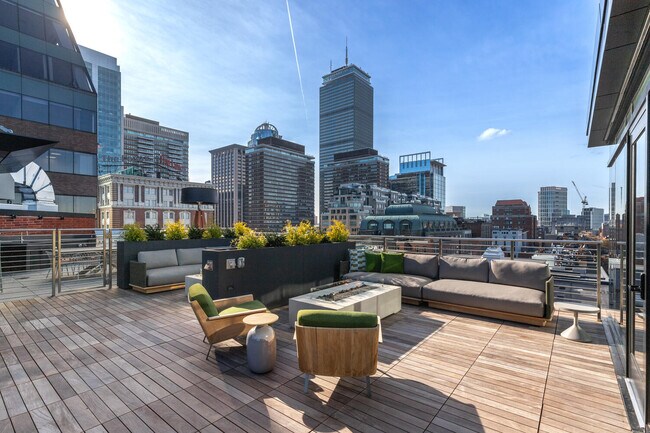 Building Photo - 28 Exeter St