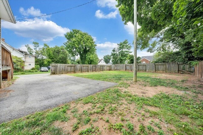 Building Photo - 1202 Rugby Blvd NW