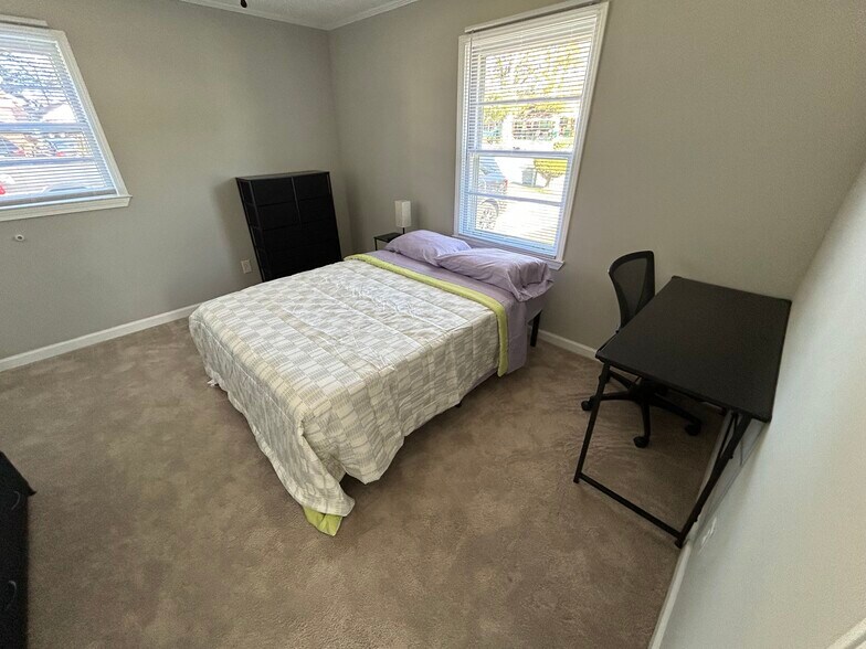 Building Photo - 208 Hay St