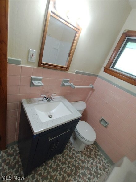 Building Photo - 323 Marmion Ave