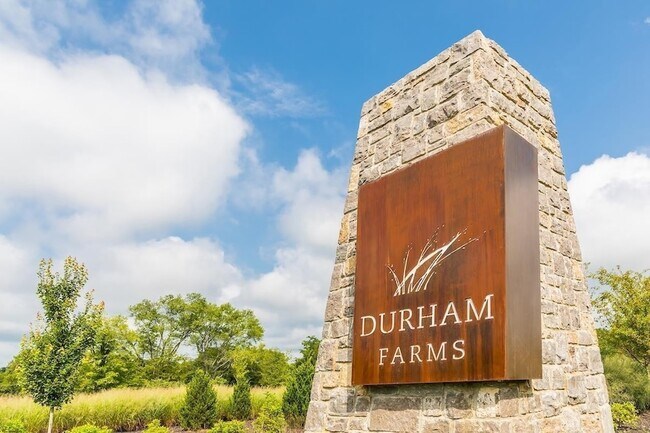 Building Photo - 250 Tanglewood Ln