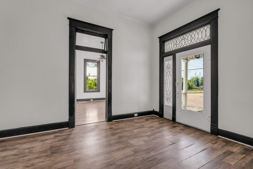 Building Photo - 1425 College St