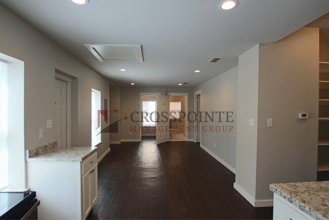 Building Photo - Available Now! 2 bedroom in Historic Charn...