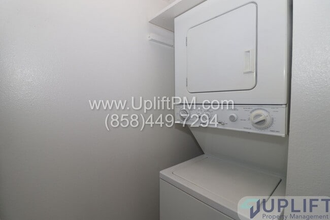 Building Photo - 1 Bed, 1 Bath Condo w/ Parking, Utilities, Community Pool