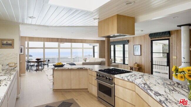 Building Photo - 29500 Heathercliff Rd