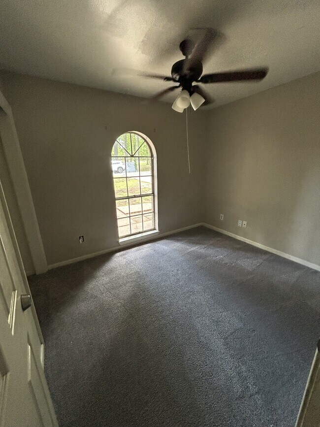 Building Photo - 4021 Swim Club Ln
