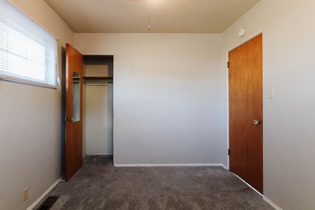 Building Photo - PRELEASING for AUGUST! Close to Campus