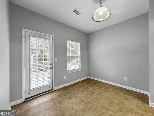 Building Photo - 655 Balerma St