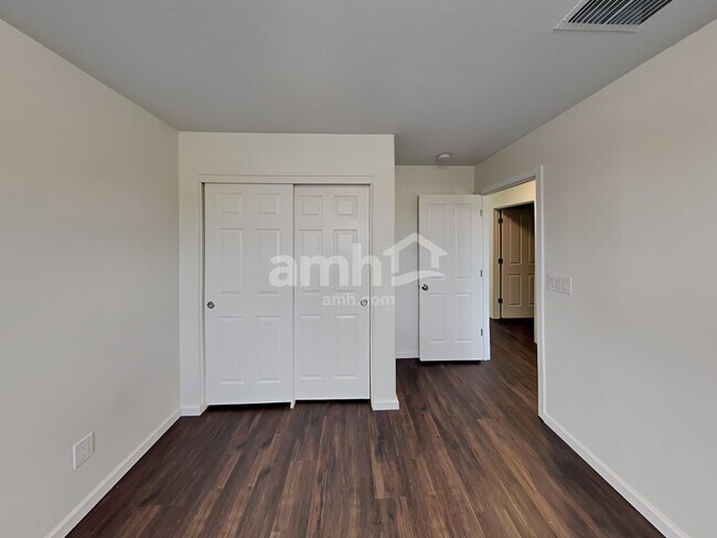 Building Photo - 784 N Highlands Grove Ln