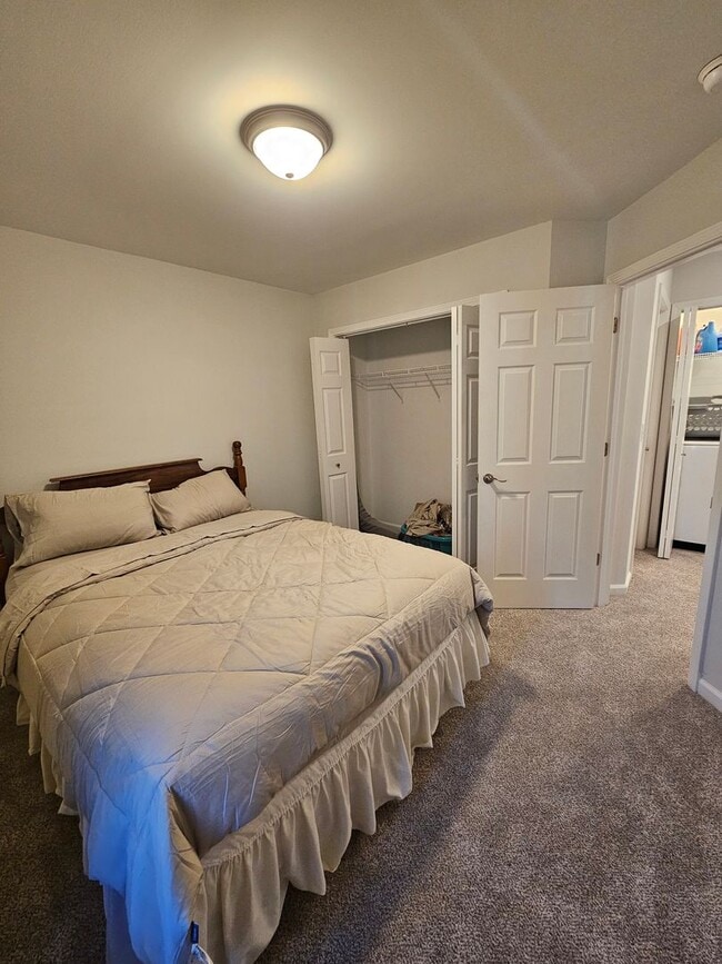 Building Photo - Newer Construction, 3 Bedroom Townhome!