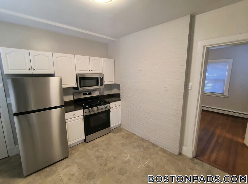 Building Photo - 63 Dana St