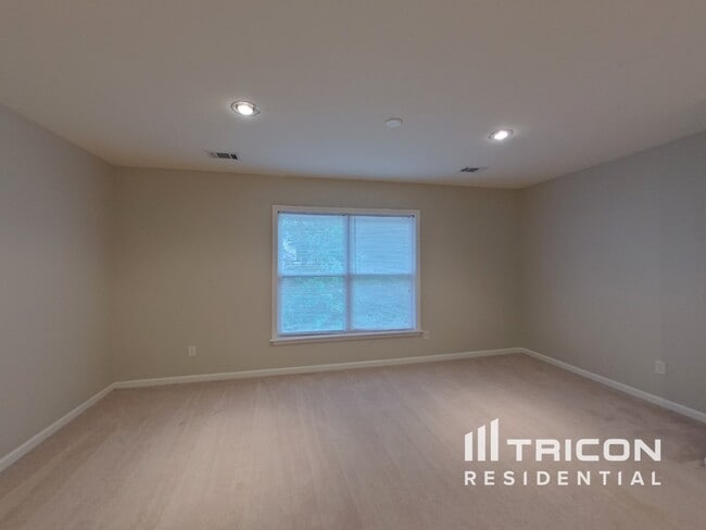 Building Photo - 5371 Lakerock Dr SW