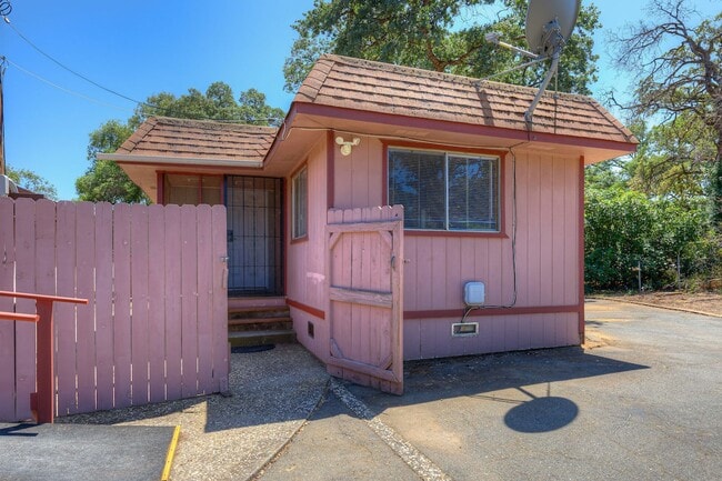 Building Photo - 162 Feathervale Dr