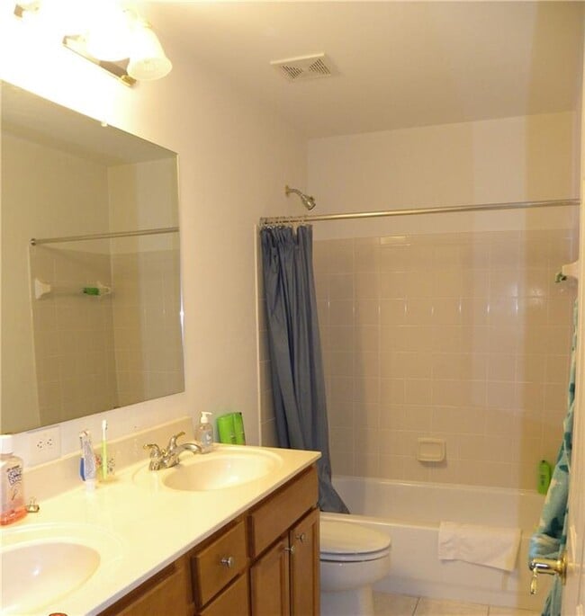 Building Photo - 5876 Rue Villa Ln