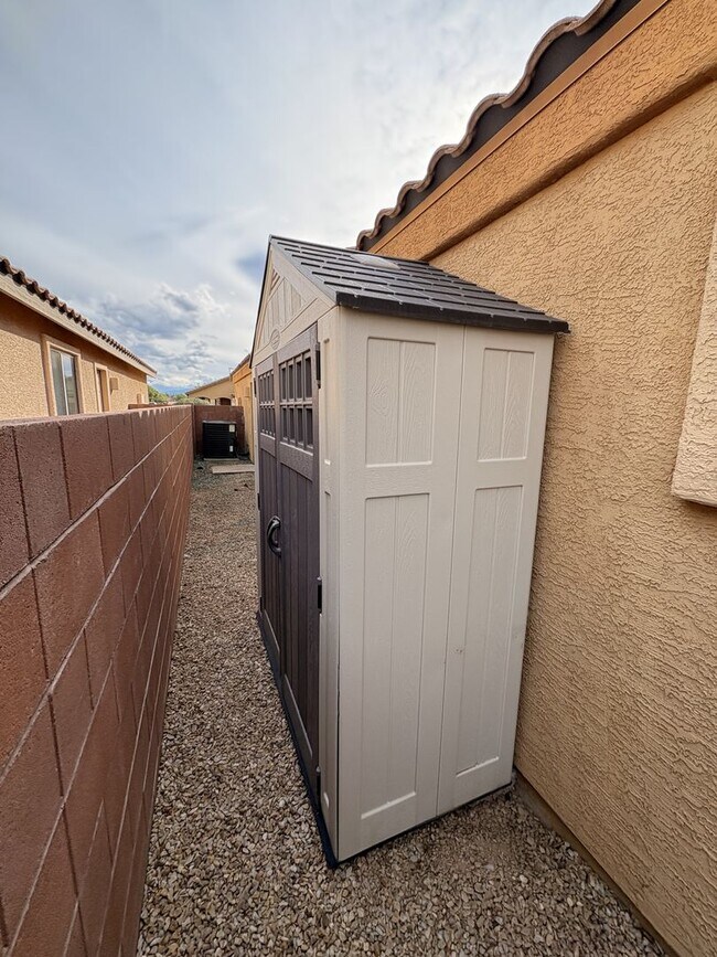 Building Photo - Vail School District Beauty with Solar for low electric bills