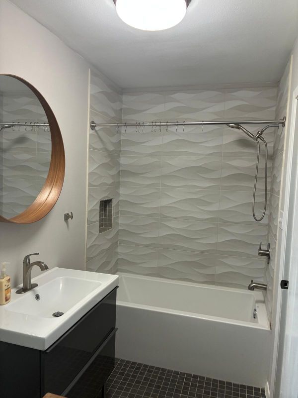 Building Photo - 105 W Silver Sands Dr