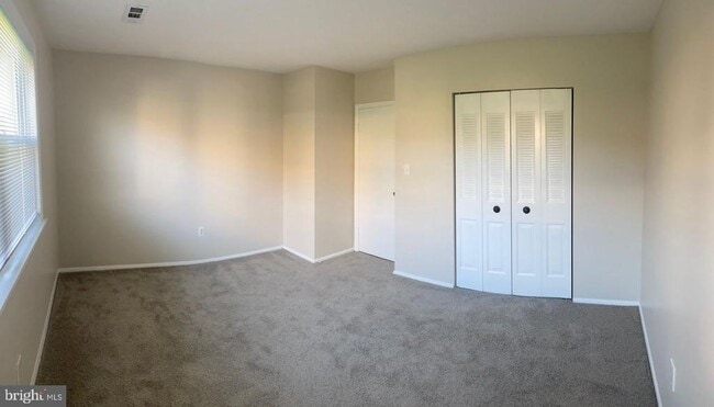 Building Photo - 31 Florence Tollgate Pl
