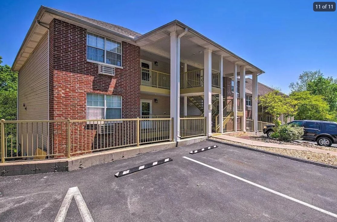 Building Photo - 200 Golf View Dr